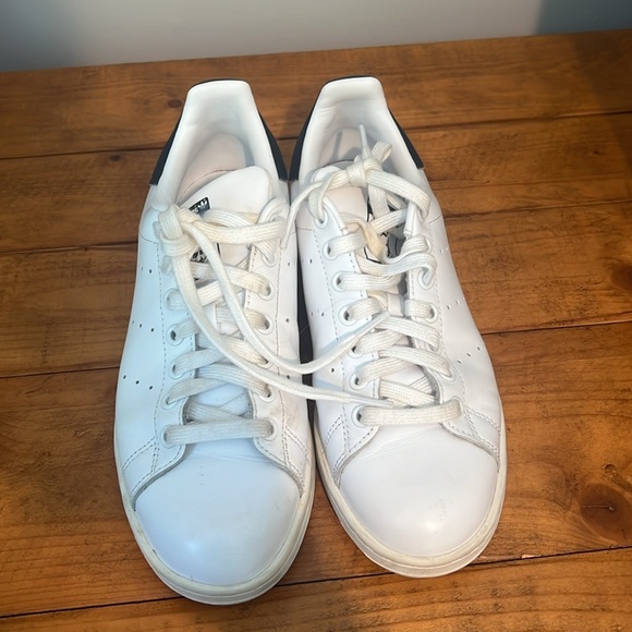 US 7 male navy and white Stan Smith Adidas sneakers - Picture 2 of 3